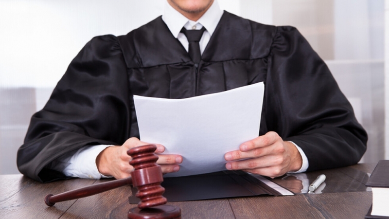 Предадоха на съд председател на ТЕЛК Габрово за подкупи съобщиха от