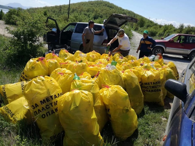 Над 1 тон пластмаса събраха вчера доброволци от сдружение „Рибар“