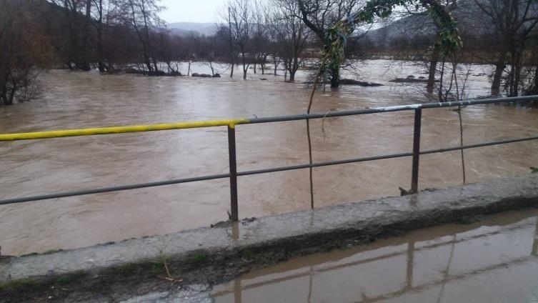 Бързото топене на снега и валежите от дъжд в района