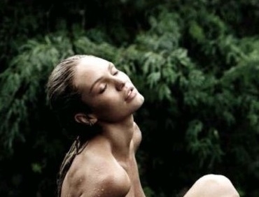 Кандис ще те заведе по горещите плажове и ще докаже