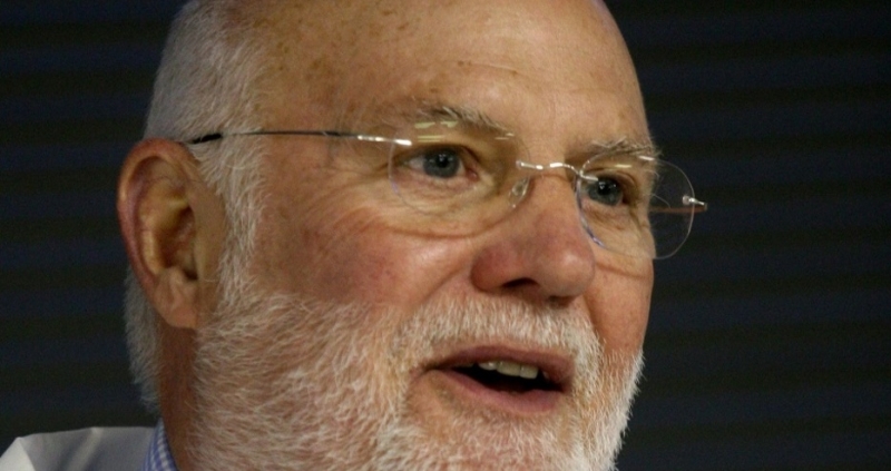 Лекарят Доналд Клайн 77 който работи в клиника за ин