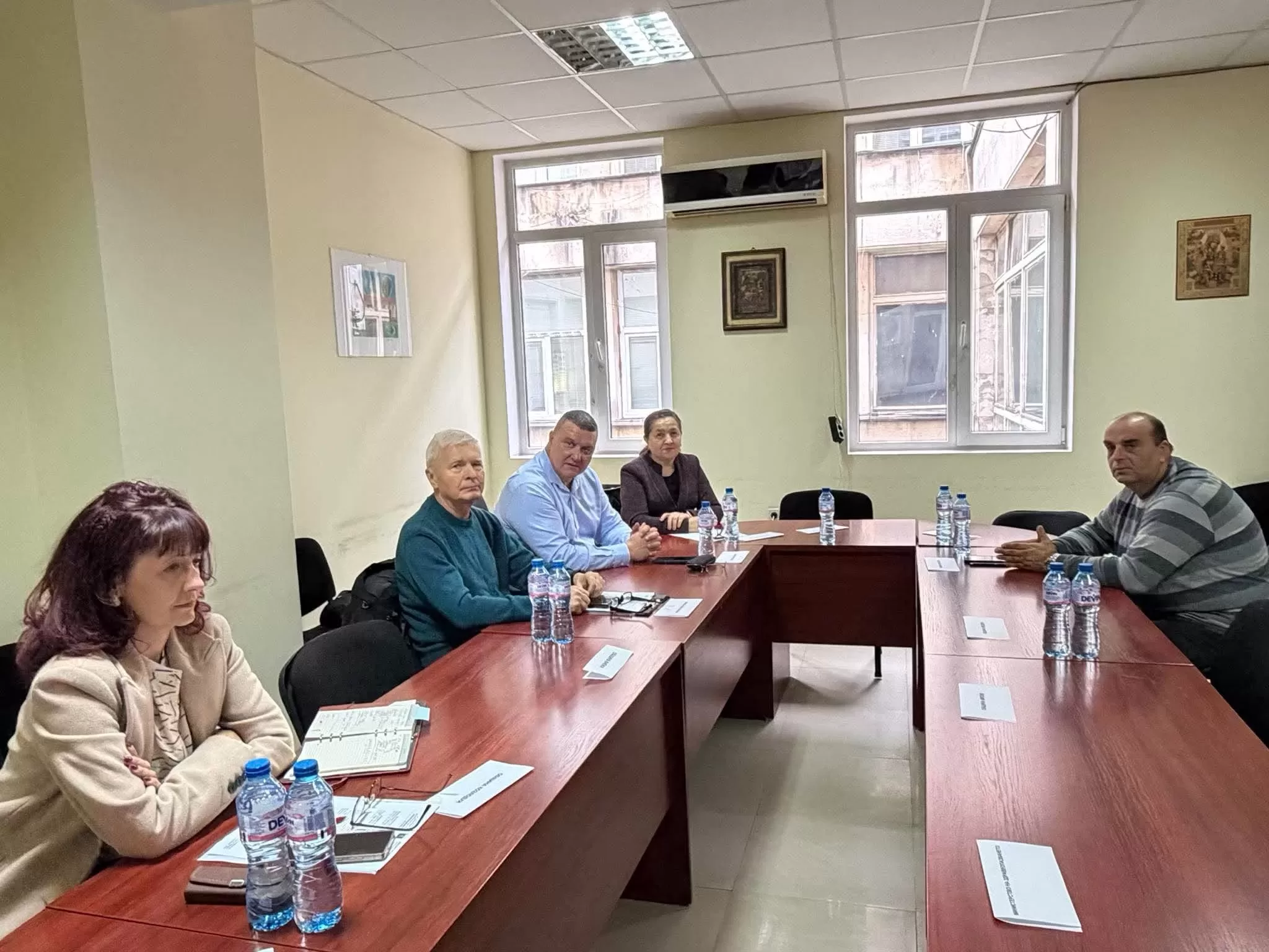 Държавата не се поддаде на натиска! Доверието в ръководството на врачанската болница е свалено /снимки/