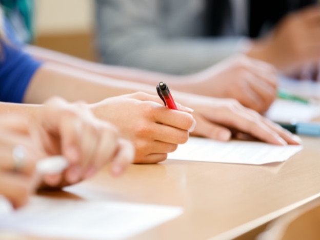 Провежда се първата задължителна матура по български език и литература