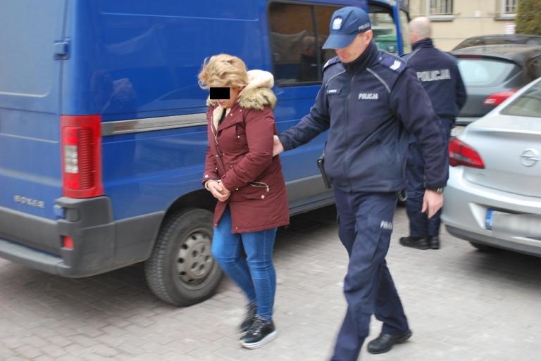 Полицаи са хванали възрастна жена откраднала пари от чанта от