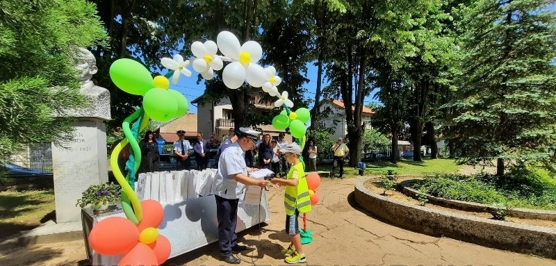 На 2 юни в 14 30 часа в двора на 3