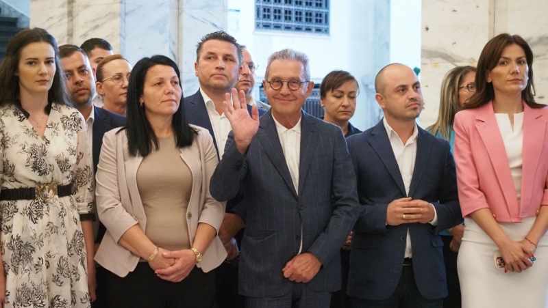 ДПС изключи още 17 депутати от парламентарната си група Зам председателят на НС