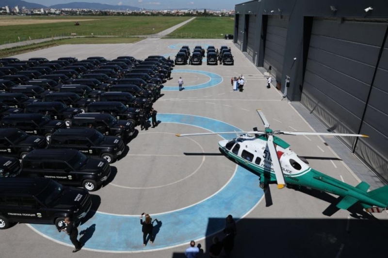 Гранична полиция вече разполага със 110 нови автомобила Връчваме 110 високопроходими