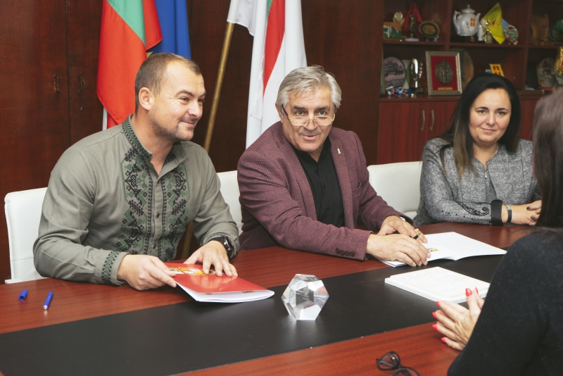 Община Мездра област Враца България представлявана от кмета Иван Аспарухов