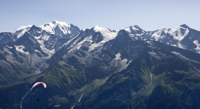 Трима алпинисти загинаха под Монблан предаде ТАСС Трагедията се разигра