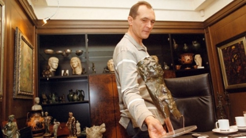 Вратичка в закона позволила на Васил Божков да не регистрира