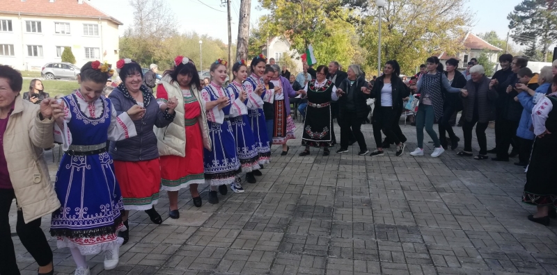 Фолклорен събор На мегдана в Нивянин разлюля Врачанско научи агенция