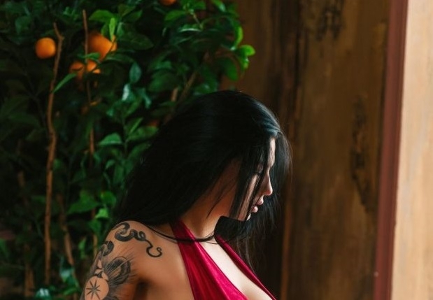 Евгения Таланина има красива червена рокля някой друг вдъхновяващ татус