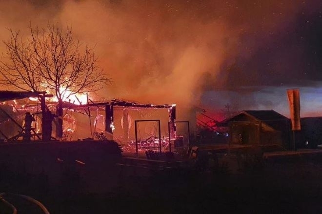 Дете и двама възрастни са загинали при пожар в къща за