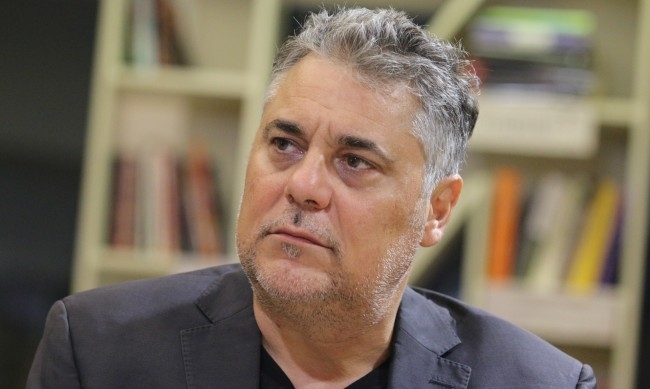 На 58 годишна възраст почина писателят Алек Попов тъжната вест съобщиха