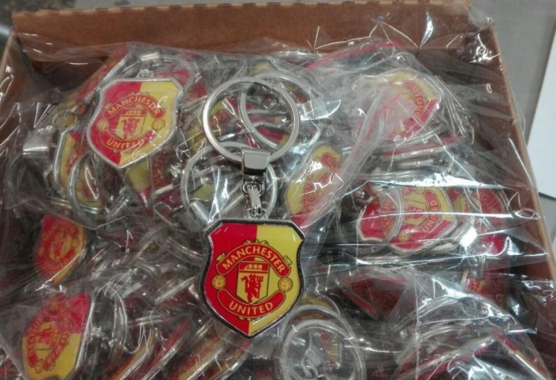 22 366 ключодържатели и 215 чифта спортни обувки със съмнения