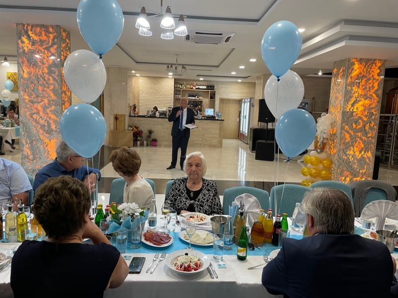 Със стилно парти в ресторанта на хотелски комплекс Ариел снощи