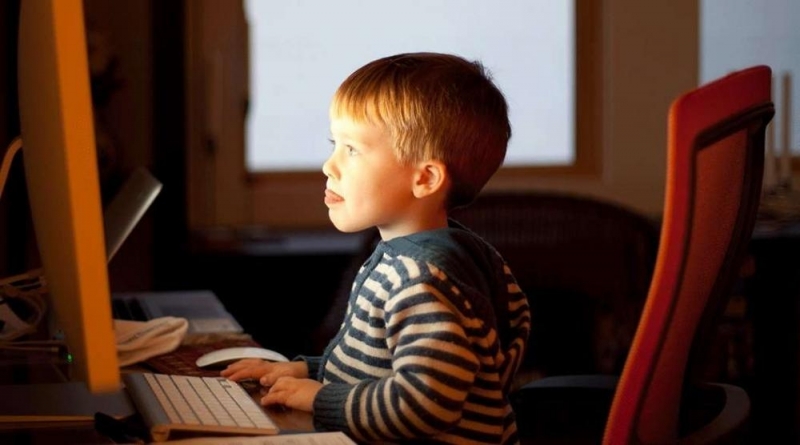 Всяко трето дете в България е общувало онлайн с непознат
