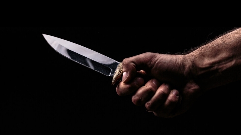 Мъж намушка с нож друг и го прати в болница