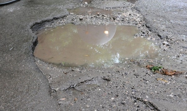 Дупки и боклуци две неща които у нас почти