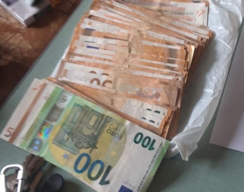 Задържаха измамник и муле съпричастни към телефонни измами в Гърция