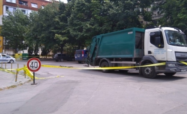 Шофьор на камион за боклуци блъсна възрастна жена във варненския