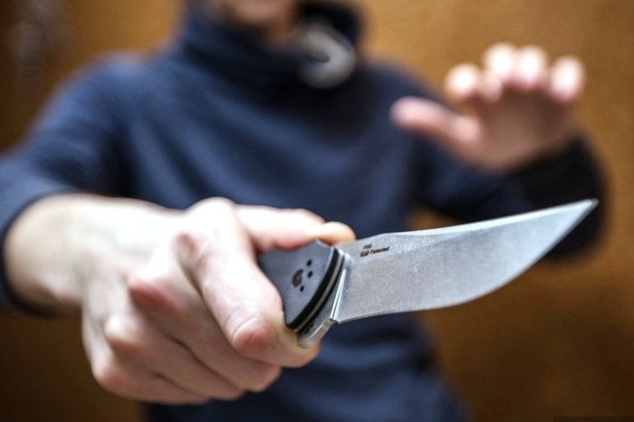 Полицията издири и задържа ревнивец който пробол с нож многократно приятелката