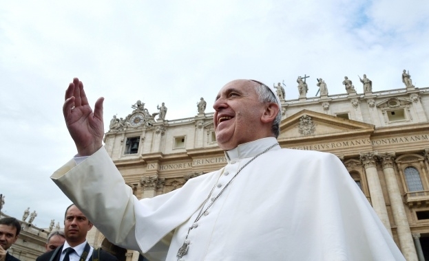 Папа Франциск отправи молитва за мир отслужвайки празнична обедна литургия