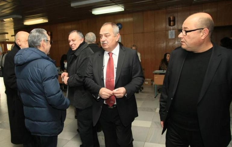 С 229 гласа за 28 против и 7 въздържал се