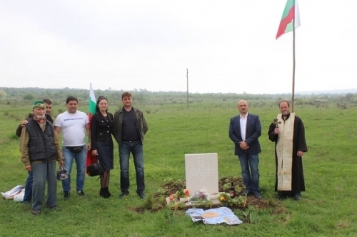 Откриха паметник на Ботевия четник Георги Комитчето край Чирен Монументът