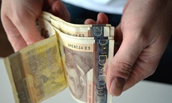 Младок задигна пари от портмоне на бензиностанция в Мездра съобщиха