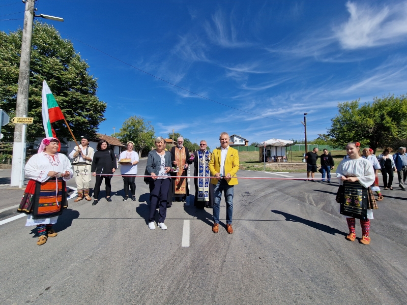 Пътят между Долна Рикса Клисурица и Славотин е като нов