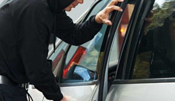 Хлапаци откраднаха кола от паркинг във Врачанско съобщиха от полицията
