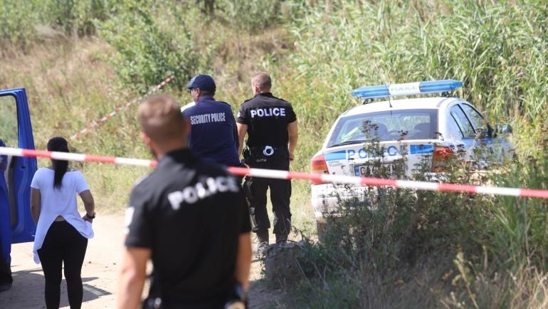 Брадва и нож най вероятно са били използвани за разчленяването на