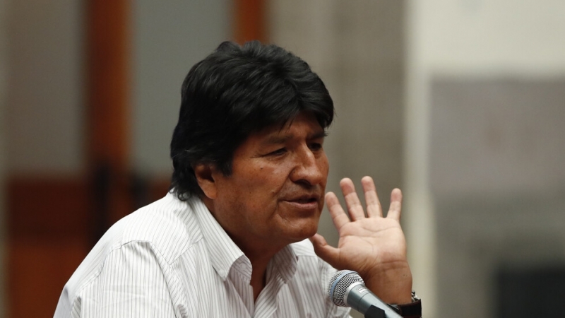Временното правителство на Боливия обвини бившия президент Ево Моралес в