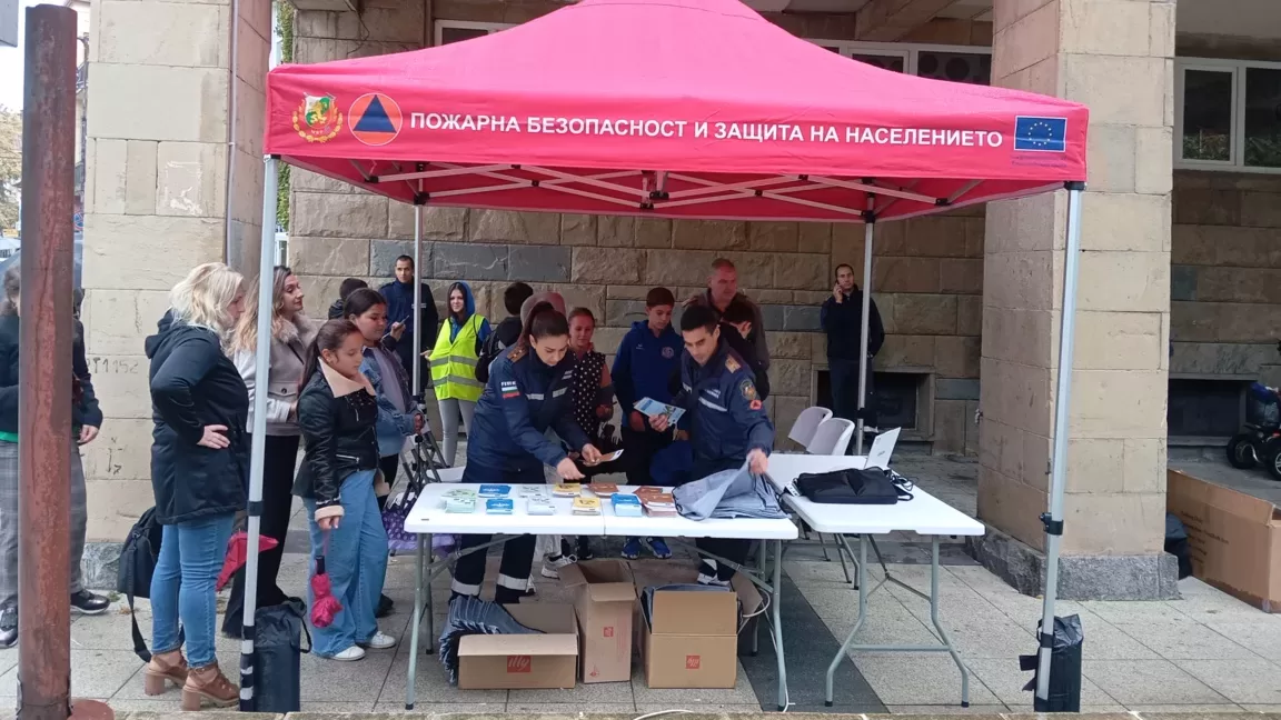Ученици от Монтана получиха "Раница за бедствия"