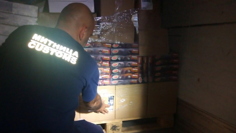 15 190 кутии 303 800 къса цигари задържаха митнически служители