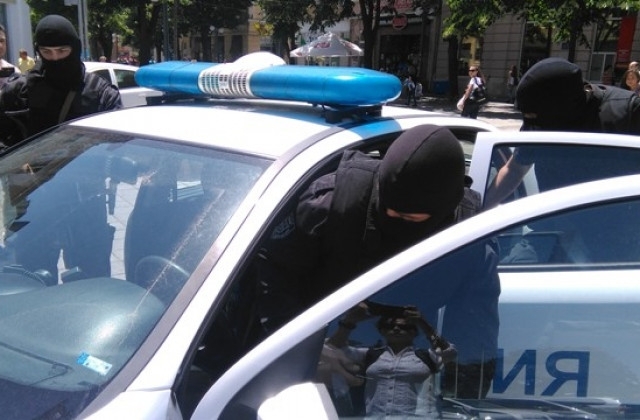 При специализирана полицейска операция във Варна бяха задържани извършителите на