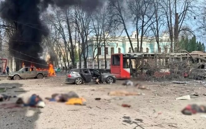 Две балистични ракети удариха центъра на град Суми на Цветница