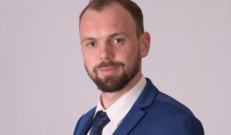 Мустафа Емин обяви че подава оставка от позицията съветник в