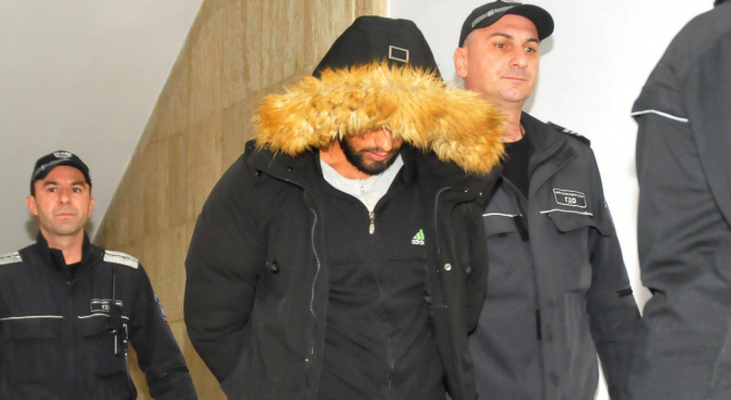 Бургаският окръжен съд гледа мярката за неотклонение на 18 годишния Александър