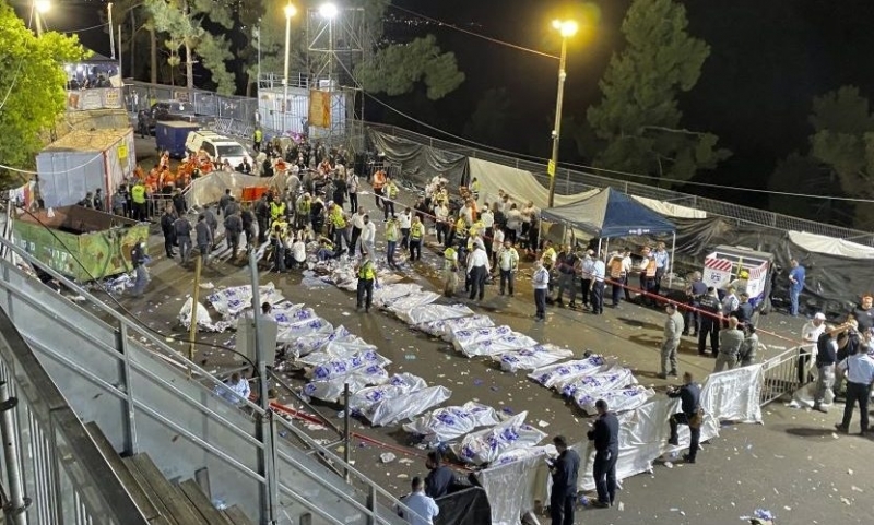 Десетки хора загинаха при срутването на трибуна по време на