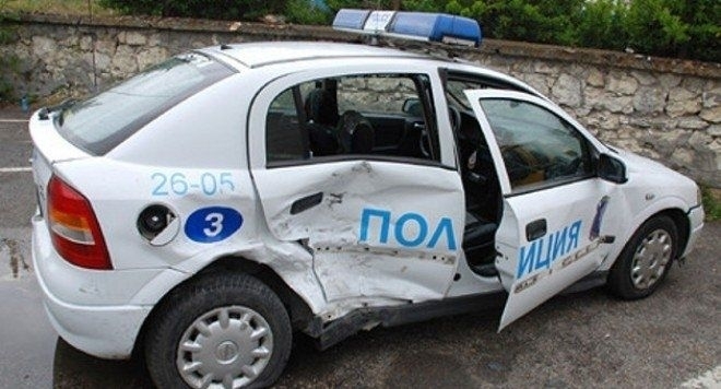 42-годишен мъж от Разград се блъсна с колата си в