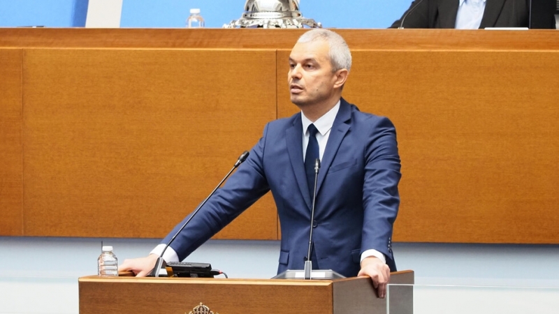 Адв Петър Петров от ПГ на Възраждане внесе вот на недоверие към правителството