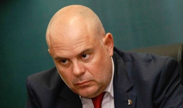 Няма как да ни слуша в момента Божков защото се