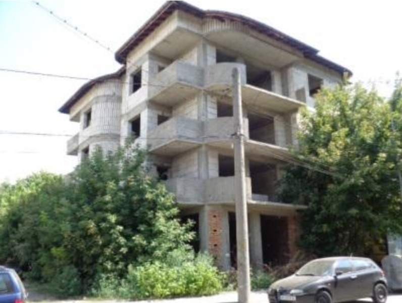 Частен съдебен изпълнител сложи на тезгяха голяма жилищна сграда във