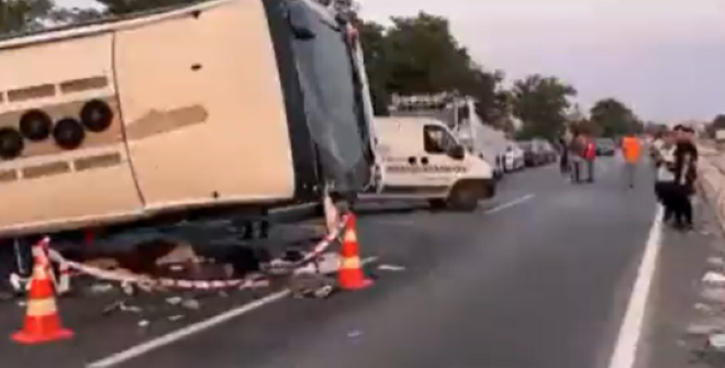 Най малко шестима души загинаха а други 42 ма бяха ранени днес