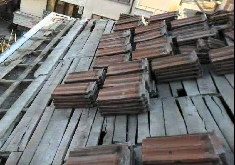 Майстор е паднал от покрив на къща в монтанското село