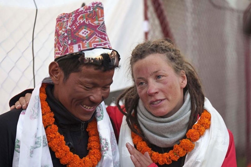 Непалският шерп Тенджен е изчезнал край връх Шиша Пангма в Хималаите.
В