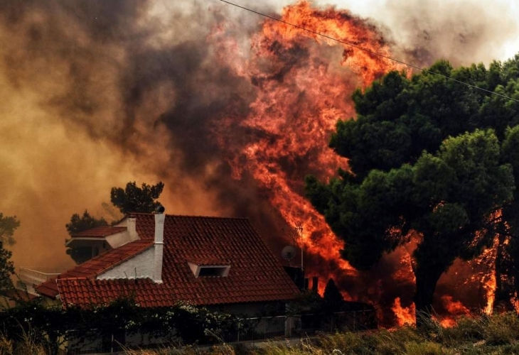 Загиналите в пожарите обхванали Гърция достигнаха 76 ранени са 164