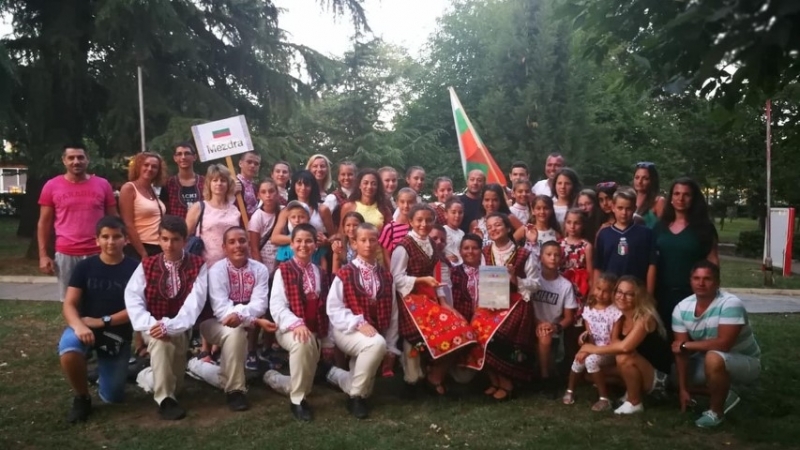 Детски танцов състав Мездренче с художествен ръководител Йоанна Аспарухова се